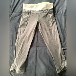 Lululemon women’s small Capri leggings